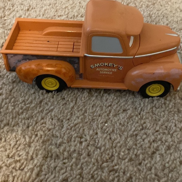 Disney Cars 3–Smokey - Picture 2 of 2